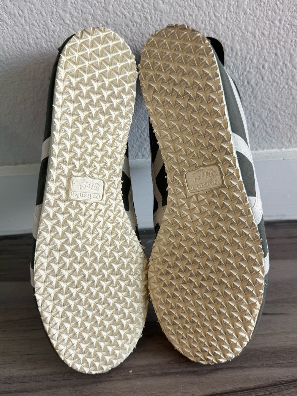 Onitsuka Tiger Unisex Slip-On Sneakers in Olive Green with White Stripes - Picture 7 of 8